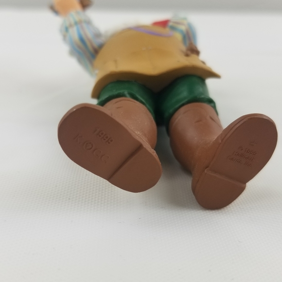 - The toymaker's gift hallmark ornament - Picture 6 of 12